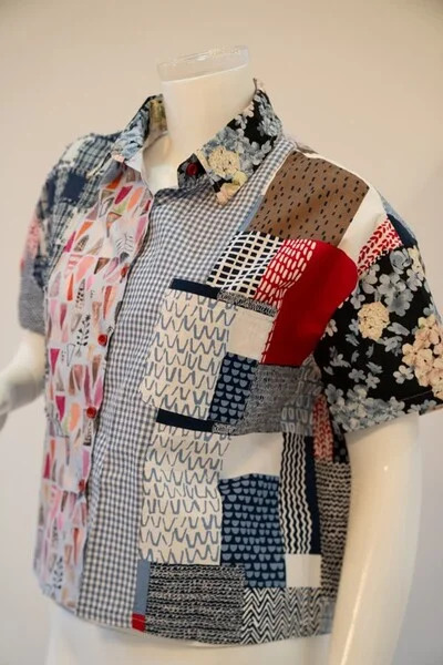 بلوزة مريحة بألوان مبهجة